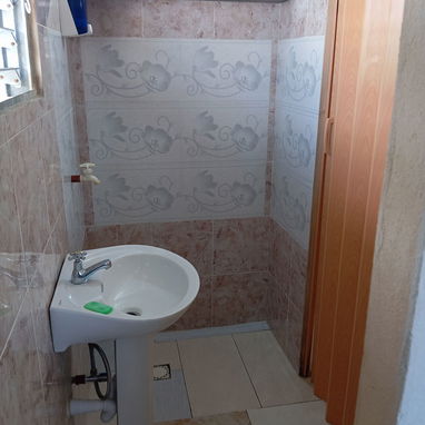 Casa en bajos de puerta de calle - Img 121114247