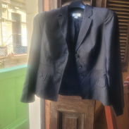 Chaqueta y vestidos de uso - Img 57649197