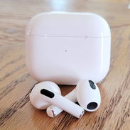 Vendo AirPods 3 son originales de Apple - Img 57576229