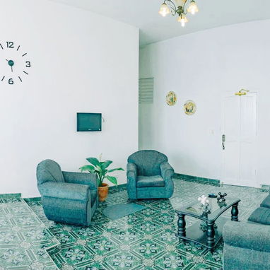 🏠 Apartamento De Renta Con Vista Al Mar, Vedado. 💡 Tiene respaldo energético. 📱 Reserve: +5355149761 - 10/10