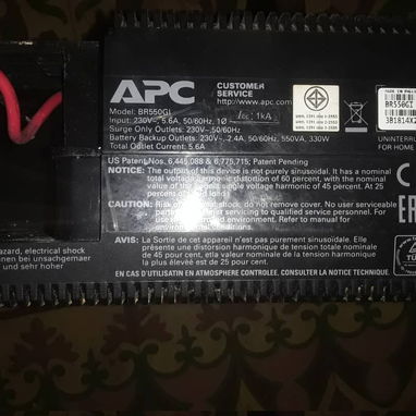 Back-UPS APC Pro 550 de 6 tomas, con batería y con 2 cables para conectar 1 PC y 1 Monitor en 85 USD - Img 118137616