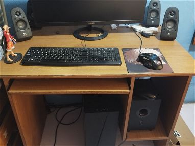 Mesa de PC, bocinas 5.1, teclado y mouse - Img main-image-45692379