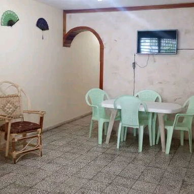 🏠 Casa De Renta Con Piscina En Guanabo. 👥 Capacidad para 6 personas. 📱 Reservas: +5355149761. - 10/10
