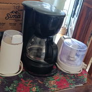 Vendo cafetera eléctrica, Molinillo de café y cortador de verduras - Img 55286949