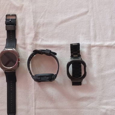 Ganga!!! Samsung watch Ultra como new. Incluye varias manillas y cases y cargador!!! - Img 124002628