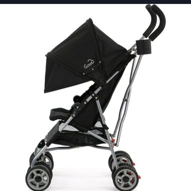 Se vende coche para bebé soporta hasta 40 lb y viene con toldo extendido y portavasos para padres. Está recomendado para - 2/4