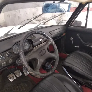 Lada 2103 con motor de 01, frente y trasero de 1600, caja 4ta, diferencial largo, bueno de chapistería y de pintura. - Img 123531573