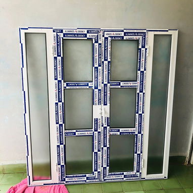 Puertas y ventanas de marquetería de aluminio con cristales y melanina para exteriores y interiores - Img 126290240