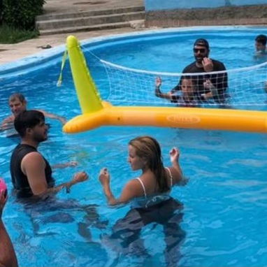 Red de voleibol inflable para piscinas con su pelota - 3/4