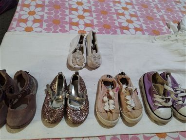 Se vende calzado de uso para niñas pequeñas - Img main-image