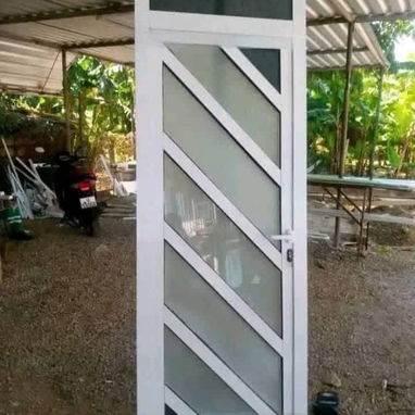 Carpinteria de aluminio...  ☎️Realizamos todo tipo de diseños modernos en carpintería de aluminio y cristalería .   *Lle - Img 118835302