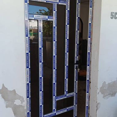 Puertas y ventanas de marquetería de aluminio con cristales y melanina para exteriores y interiores - Img 126290236