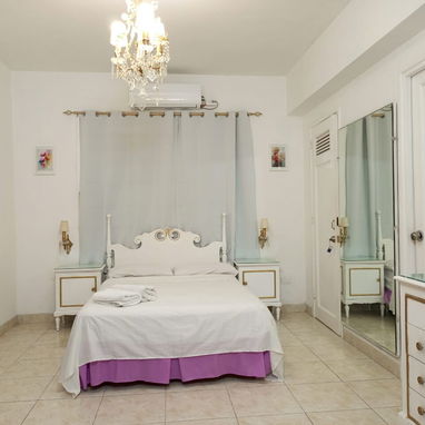 Renta de apartamento en corazón del Vedado - Img 124098900