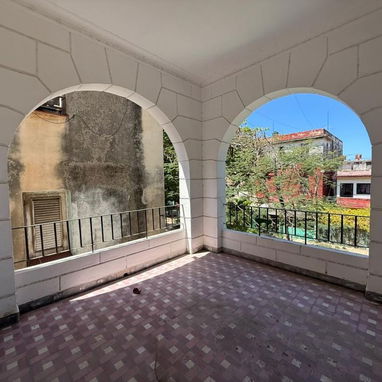 Ofertaaa espectacular apto en el Vedado de 4 cuartos y garaje para dos autos! Oportunidad de inversión!!! - Img 118722297