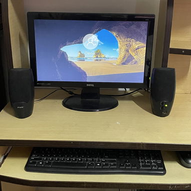Título: 🖥️ ¡PC de Escritorio Completa + Mesa + Wi-Fi! Ideal para Estudio u Oficina 📚 (Precio Negociable!) - Img 125099880