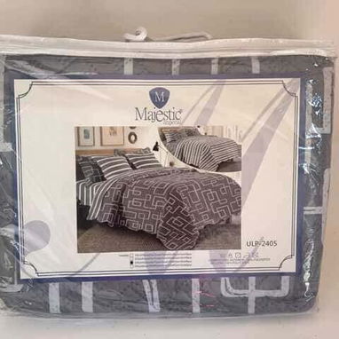 Sobrecama Majestic Imperial (Queen) lisa  38 USD  📏 Medidas: 240 x 240 cm (Queen) - 2/5