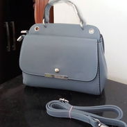 Cartera gris de mujer. - Img 58021946