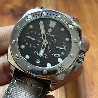 Reloj para hombre , pulsera de cuero degradado gris. De cuarzo, pilas . - Img 122124016