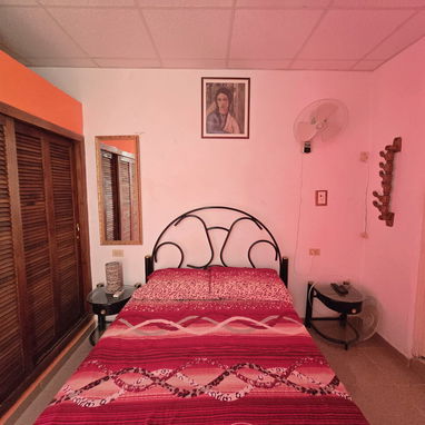 Vedado 150 mil usd casa independiente 4 ctos garaje jardín - Img 119858916