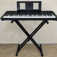 Teclado Yamaha nuevo 61 teclas con atril original - Img 57143322