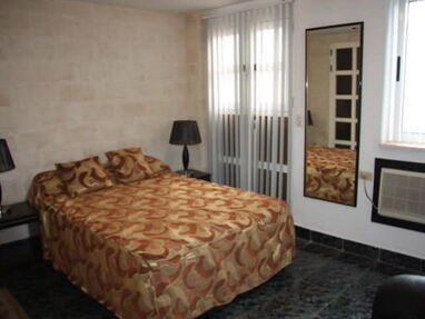 Renta de casa de 3 habitaciones,2 baños,TV, teléfono ,muy cerca del Malecón Habanero - Img 53227442