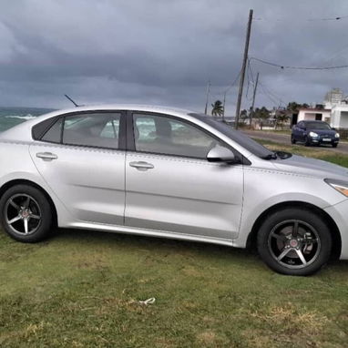 Vendo negocio Kia Río, 2019 pintura de fábrica - Img 109968534
