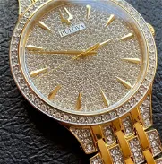 Bulova Crystal Pavé,(98A229) cubierto con 636 cristales, en un maravilloso tono oro 18 , reloj extra plano mesura 40mm, - Img 45732510
