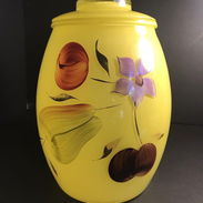 Tarro de galletas vintage Bartlett Collins de vidrio amarillo con flores y frutas pintadas a mano. Años 50 - Img 54804917