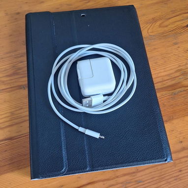 Ipad Air 2 con funda y teclado - Img 125937014