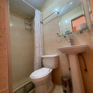 Apartamento de 2 habitaciones y 2 baños, listo para entrar a vivir de inmediato. - Img 122772033