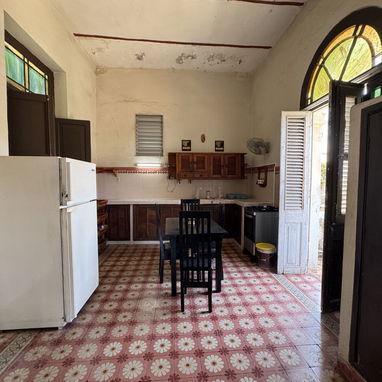 Vedado, letras: casa de 3/4, garaje, internet, 125m2, 3 AC (precio negociable) - Img 120873053