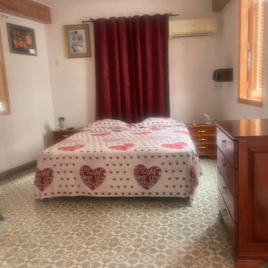 Apartamento en renta ,Ubicado en el Vedado cerca del hotel Habana Libre , zona muy céntrica, +53 52463651 ,Y - Img 110019853
