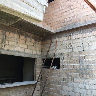 VENTA CASA CON PATIO EN EL VEDADO. MUCHAS POSIBILIDADES - 4/10
