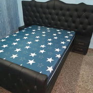 Cama Capitoneada con Mesitas de Noche - Img 56868472