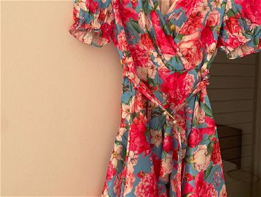 Vestido floral corto de marca talla SM - Img main-image