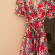 Vestido floral corto de marca talla SM - Img 45616623