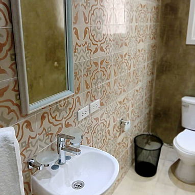 🗺️Hostal de 4 Habitaciones en Centro Habana Electricidad garantizada (no se va la luz) REF 1422 - Img 109995404