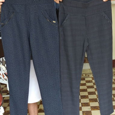 Vendo bermudas elastizados de mezclilla - Img 109759101