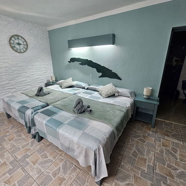 Hostal Las Palmas con Piscina y Jacuzzi Vacaciones en Familia - Img 125432746