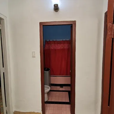 Se vende casa de 3 habitaciones en el vedado - Img 124066345