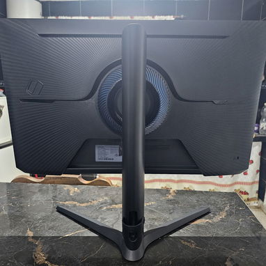 Monitor Samsung Gamer 32" (144Hz / HDR) – Como Nuevo - Img 125144986