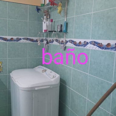 Casa🏠d dos plantas, es puerta a calle, en la planta de abajo consta de portal cercado, sala amplia, comedor, cocina etc - 4/10