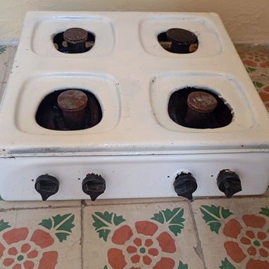 Se vende cocina con horno de gas  y cocina de 4 fogones - Img 123055924