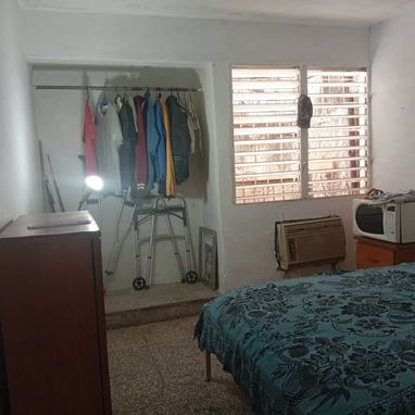 🏡 SE VENDE APARTAMENTO EN BAJOS EN EL VEDADO, zona céntrica, letras. - Img 120925835