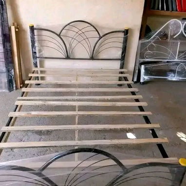 Buenas tengo camas de tubos colchones y muebles en buen precio. Si quieres lo mejor escriba al pv 54127875 - Img 121894832