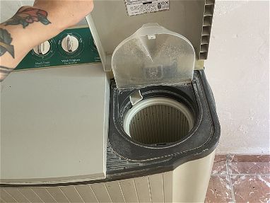 Vendo lavadora de uso funciona perfectamente - Img 65280871
