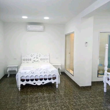 🏠 Casa de Lujo en Renta, Guanabo. Capacidad para 14 adultos y 3 niños. Habitaciones climatizadas y jacuzzi disponible - Img 115975277