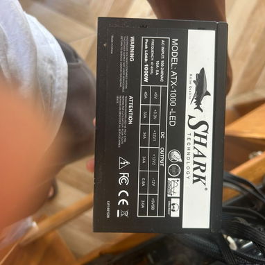 vendo  h110 con micro i5 de 7 generación  16 gb de ram dispada 2 discos duros uno de 8 y uno de 6 al 100 de vida  disco - 2/7