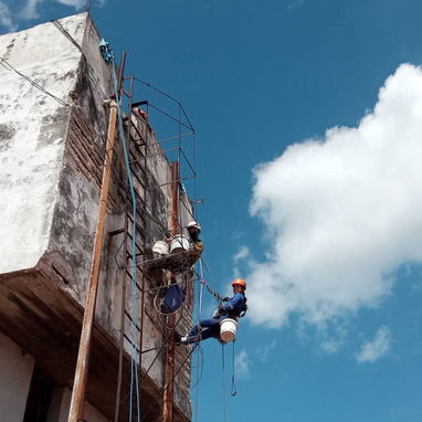 Alpinistas, acceso por cuerda, trabajo en altura - Img 127411179
