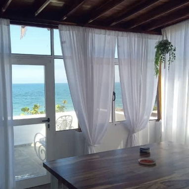 Rebaja!! Oportunidad de inversión frente al Mar en Guanabo - 2/9